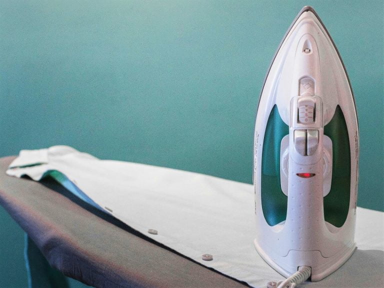 small laundry room organization