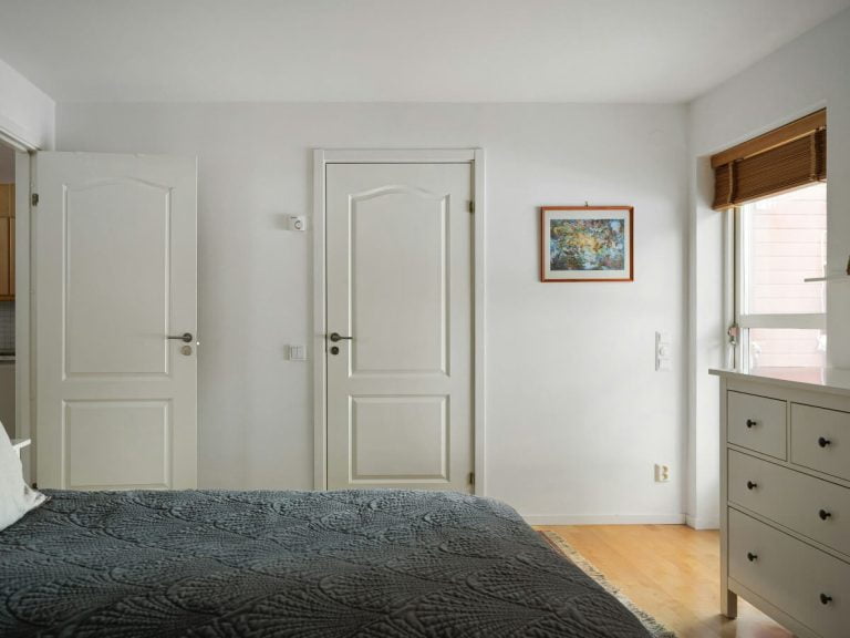 Bedroom Door for a Simple Bedroom