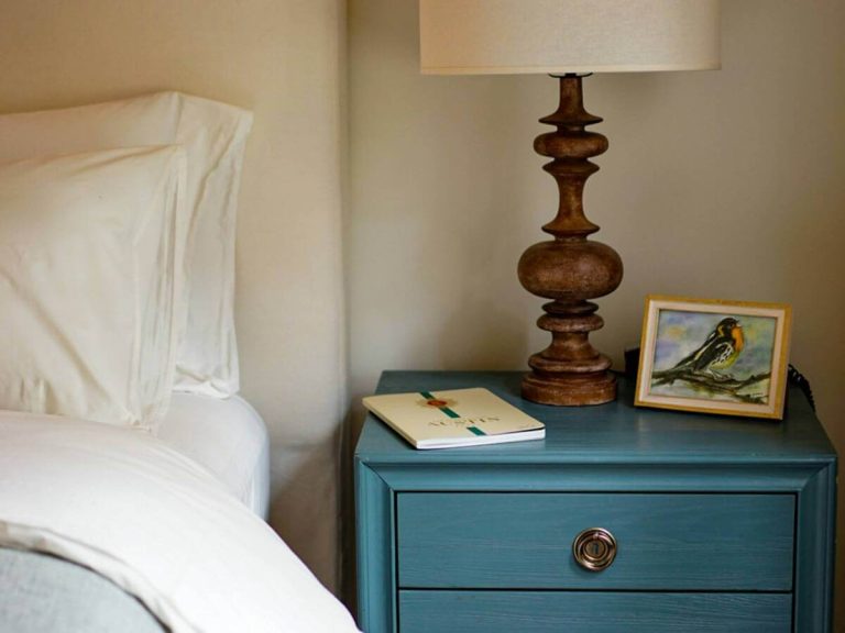 Rustic Modern Bedroom with Earthy Hues and Natural Lighting