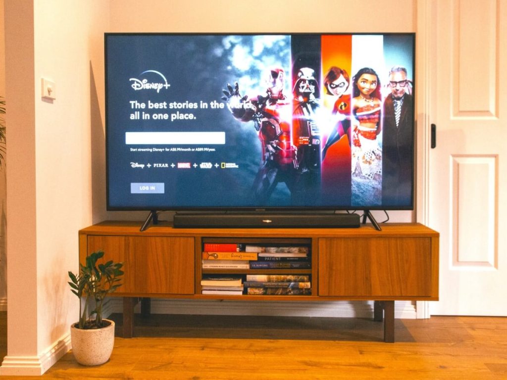 Chart showing ideal TV size versus viewing distance ensures comfortable and clear screen viewing in a small room setup