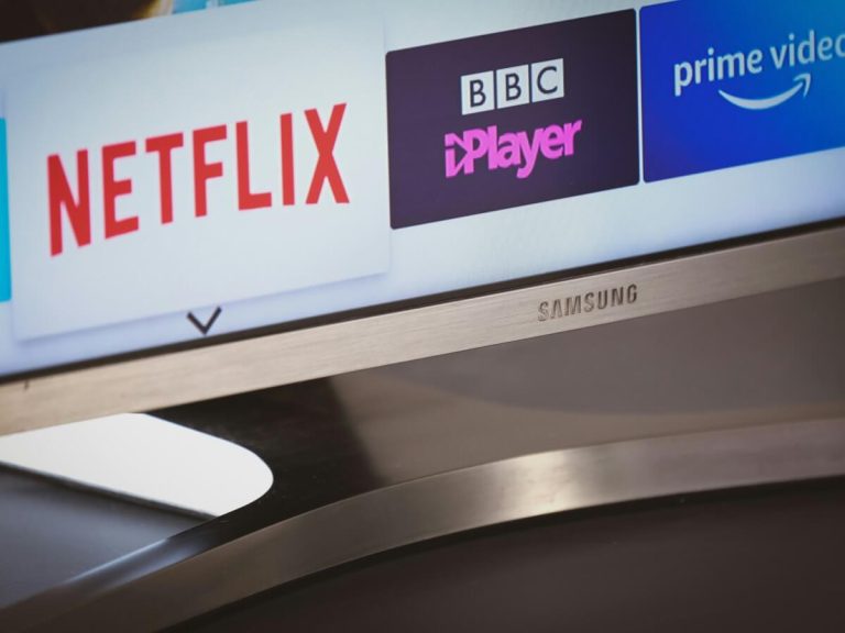 TV size guide for small rooms helps you choose the perfect screen dimensions to match your room